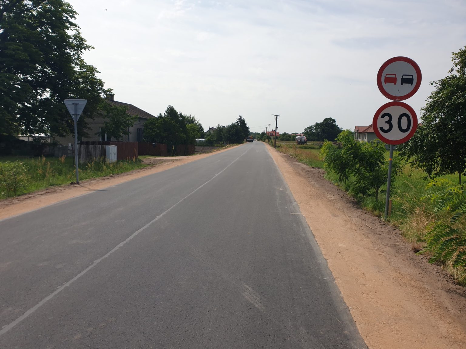 Przebudowa drogi powiatowej nr 1560 L na odcinku od m. Czerniejów do drogi powiatowej nr 1559 L na długości ok. 1 km.