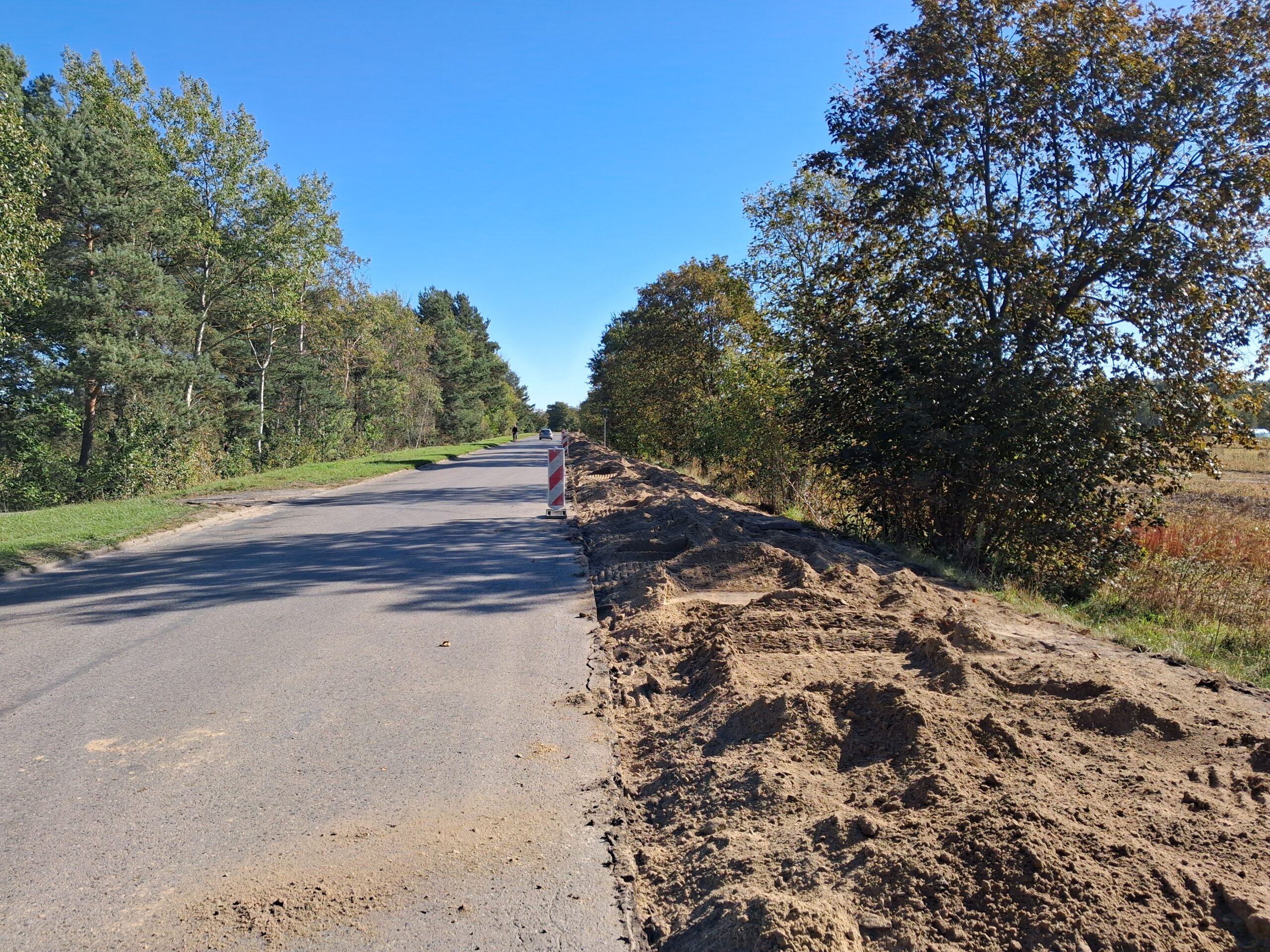 Read more about the article Przebudowa drogi powiatowej nr 1551 L na odcinku od ulicy Księcia Sanguszki do mostu w ramach zadania „Rozbiórka i budowa mostu na rzece Wieprz w m. Chlewiska wraz z przebudową drogi powiatowej nr 1551 L na odcinku od ulicy Księcia Sanguszki do mostu – przebudowa drogi na długości około 920m”